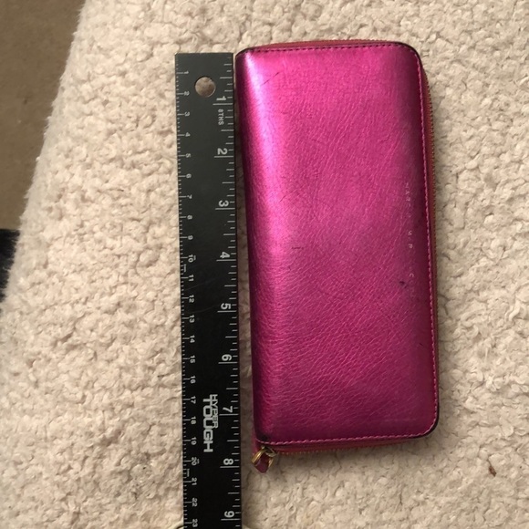 Marc Jacobs hot pink metallic zip wallet fits most iPhones - Picture 7 of 16